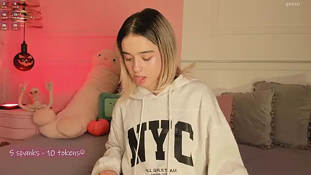 Snapshot of _Tammara_ chatting on 10/16/25, 08:10 Tammara online show from 10/16/25, 08:10