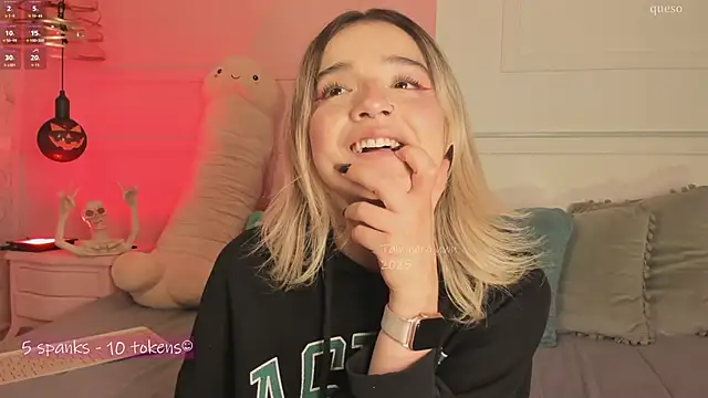 Snapshot of _Tammara_ chatting on 10/20/25, 09:04 Tammara online show from 10/20/25, 09:04