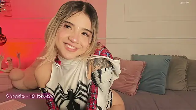 Snapshot of _Tammara_ chatting on 10/31/25, 12:17 Tammara online show from 10/31/25, 12:17