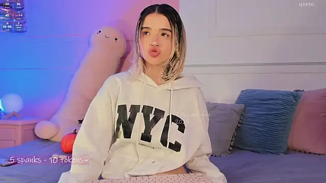 Snapshot of _Tammara_ chatting on 11/12/25, 06:08 Tammara online show from 11/12/25, 06:08