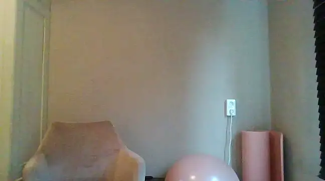 Snapshot of avajade chatting on 01/23/25, 12:41 avajade online show from 01/23/25, 12:41