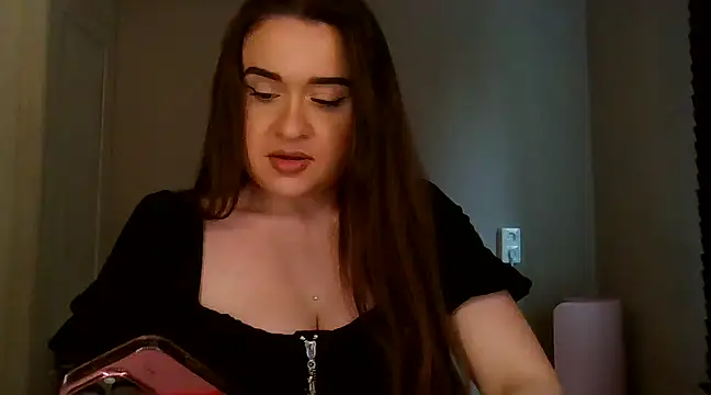 Snapshot of avajade chatting on 02/04/25, 12:44 avajade online show from 02/04/25, 12:44