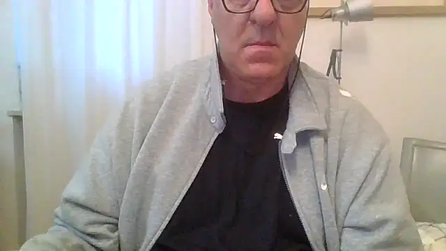 Snapshot of ANONIMO7735 chatting on 10/20/25, 05:19 ANONIMO7735 online show from 10/20/25, 05:19