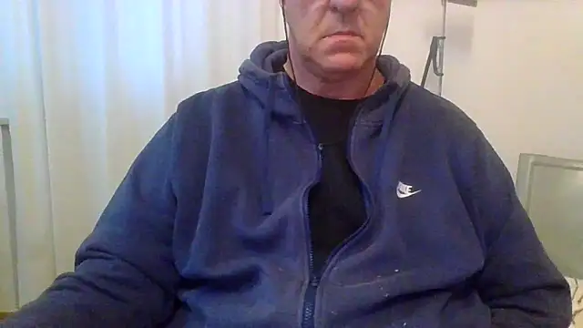 Snapshot of ANONIMO7735 chatting on 11/03/25, 05:42 ANONIMO7735 online show from 11/03/25, 05:42