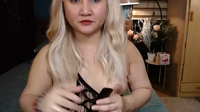 Snapshot of xheavenlytrans chatting on 10/07/25, 10:34 xheavenlytrans online show from 10/07/25, 10:34