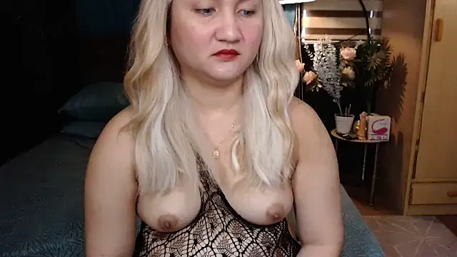 Snapshot of xheavenlytrans chatting on 10/11/25, 11:47 xheavenlytrans online show from 10/11/25, 11:47