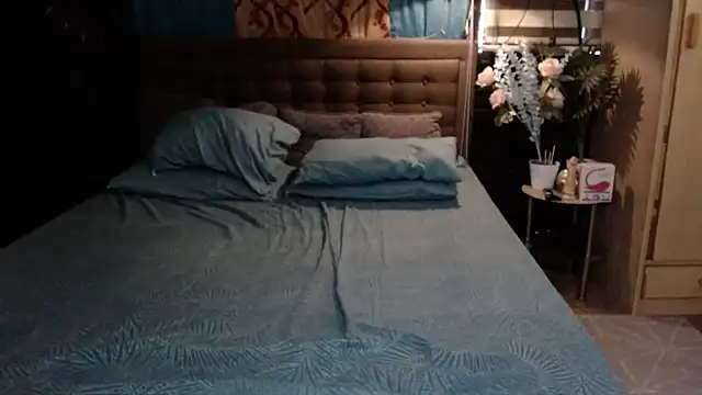 Snapshot of xheavenlytrans chatting on 10/20/25, 12:00 xheavenlytrans online show from 10/20/25, 12:00