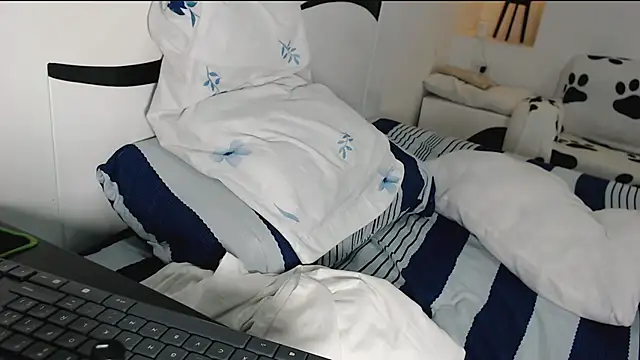 yina-rosse online show from 10/13/25, 08:42