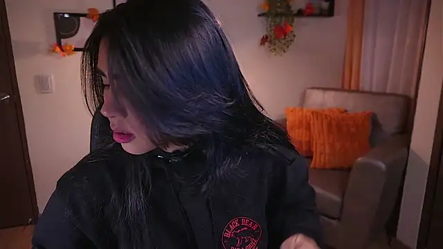 Isabella dior online show from 10/25/25, 03:29