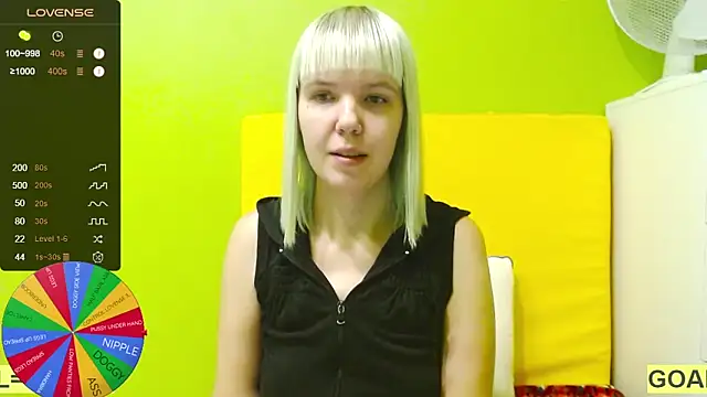 Snapshot of Ultra_Meow chatting on 11/27/25, 12:56 Ultra Meow online show from 11/27/25, 12:56