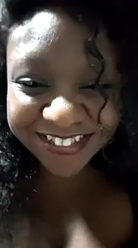 Snapshot of 6lue6a6y69 chatting on 12/25/24, 05:37 6lue6a6y69 online show from 12/25/24, 05:37