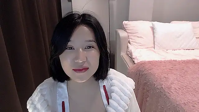 Snapshot of FlameSi chatting on 02/28/25, 12:43 FlameSi online show from 02/28/25, 12:43