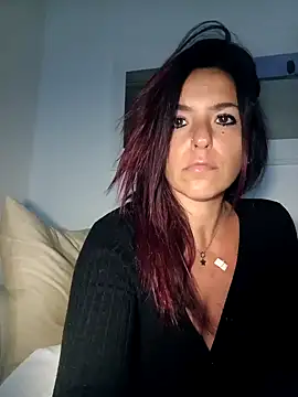 Snapshot of allyson22andy chatting on 12/17/24, 10:22 allyson22andy online show from 12/17/24, 10:22