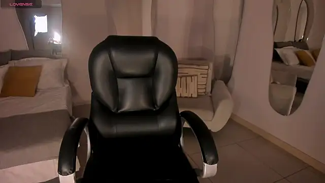 MiaRoberts1 online show from 10/22/25, 12:38