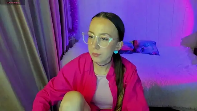 CurlySteph online show from 11/10/25, 06:18