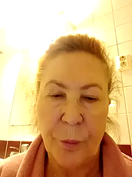 Hottie-Mom online show from 10/13/25, 08:25