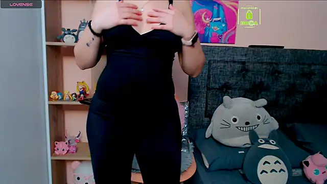 Snapshot of dolly_saylor chatting on 02/18/25, 06:37 dolly saylor online show from 02/18/25, 06:37
