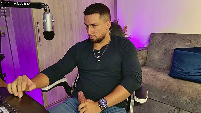 Snapshot of mr_david_cox chatting on 02/15/25, 01:05 mr david cox online show from 02/15/25, 01:05