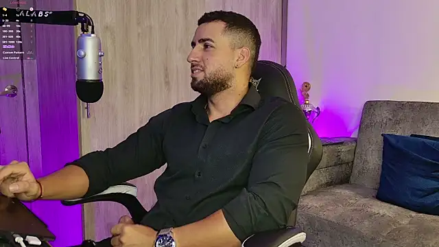 Snapshot of mr_david_cox chatting on 02/16/25, 01:16 mr david cox online show from 02/16/25, 01:16