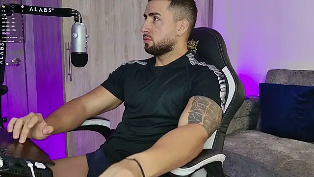 Snapshot of mr_david_cox chatting on 02/17/25, 11:44 mr david cox online show from 02/17/25, 11:44