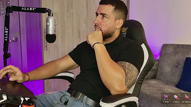 Snapshot of mr_david_cox chatting on 02/19/25, 11:49 mr david cox online show from 02/19/25, 11:49