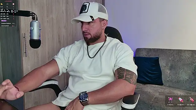 Snapshot of mr_david_cox chatting on 02/19/25, 11:04 mr david cox online show from 02/19/25, 11:04