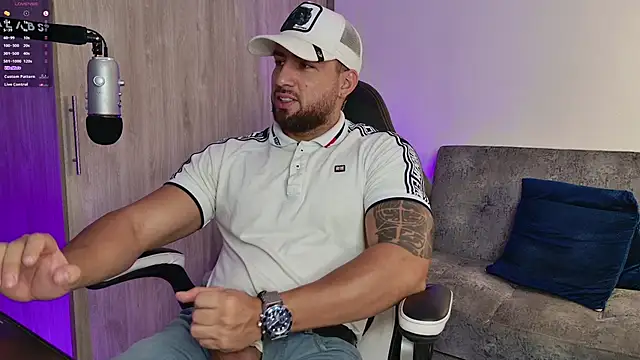 Snapshot of mr_david_cox chatting on 02/20/25, 11:31 mr david cox online show from 02/20/25, 11:31