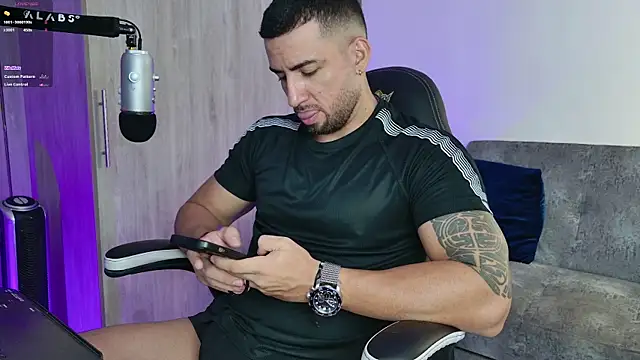 Snapshot of mr_david_cox chatting on 02/23/25, 01:53 mr david cox online show from 02/23/25, 01:53