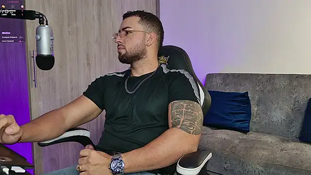 Snapshot of mr_david_cox chatting on 03/03/25, 12:48 mr david cox online show from 03/03/25, 12:48