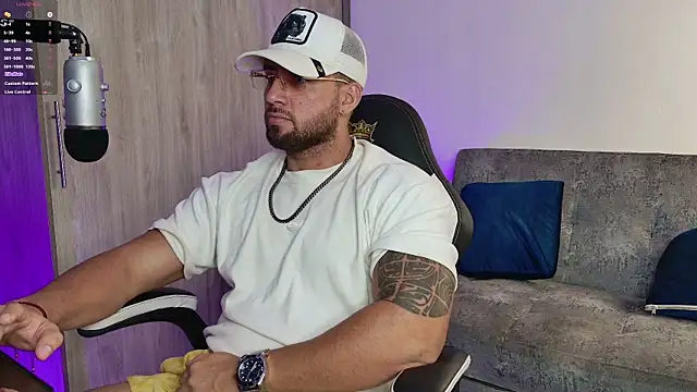 Snapshot of mr_david_cox chatting on 03/05/25, 12:38 mr david cox online show from 03/05/25, 12:38