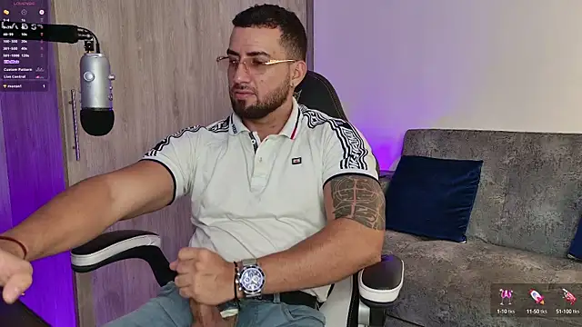 Snapshot of mr_david_cox chatting on 03/05/25, 12:55 mr david cox online show from 03/05/25, 12:55