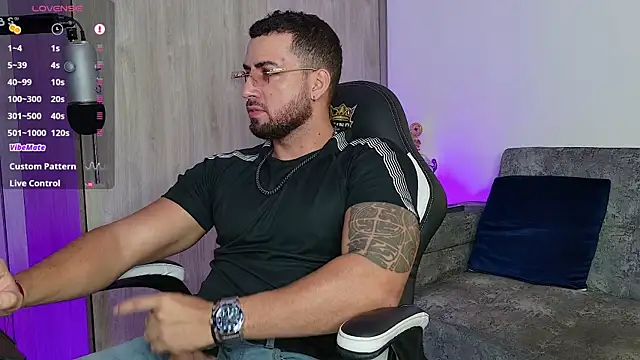 Snapshot of mr_david_cox chatting on 03/07/25, 12:34 mr david cox online show from 03/07/25, 12:34