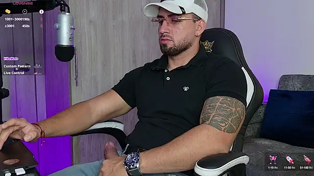 Snapshot of mr_david_cox chatting on 03/12/25, 12:53 mr david cox online show from 03/12/25, 12:53