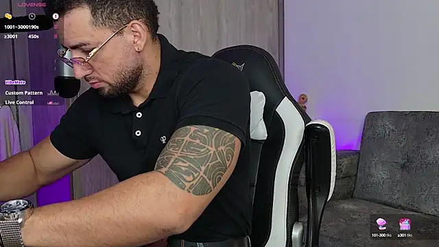 Snapshot of mr_david_cox chatting on 03/12/25, 12:47 mr david cox online show from 03/12/25, 12:47