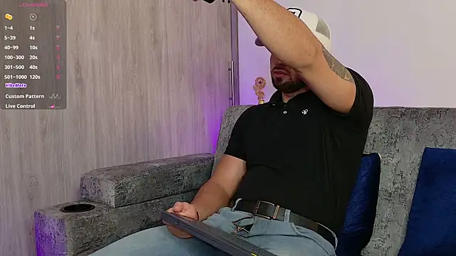 Snapshot of mr_david_cox chatting on 03/13/25, 01:21 mr david cox online show from 03/13/25, 01:21