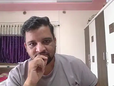 Snapshot of dhruv_love chatting on 09/12/25, 04:56 dhruv love online show from 09/12/25, 04:56