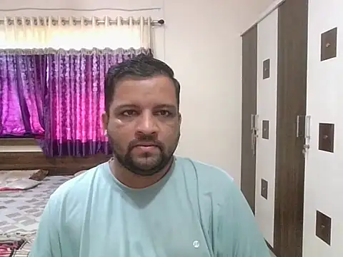 Snapshot of dhruv_love chatting on 10/29/25, 04:04 dhruv love online show from 10/29/25, 04:04