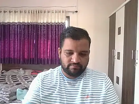 Snapshot of dhruv_love chatting on 11/14/25, 04:11 dhruv love online show from 11/14/25, 04:11