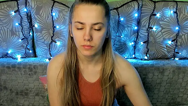 Snapshot of MaggieCake chatting on 12/07/24, 04:31 MaggieCake online show from 12/07/24, 04:31