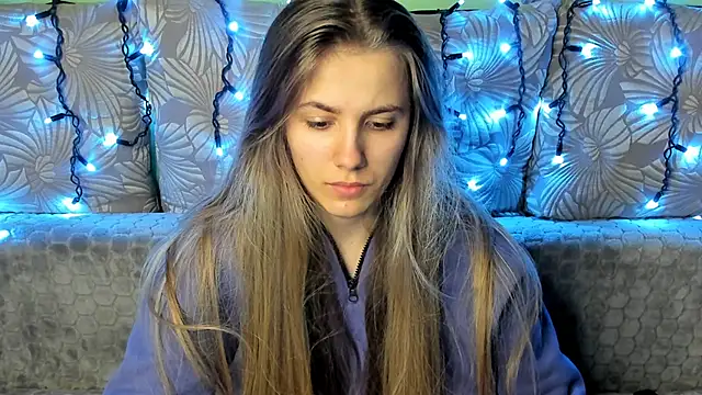 Snapshot of MaggieCake chatting on 12/10/24, 12:39 MaggieCake online show from 12/10/24, 12:39