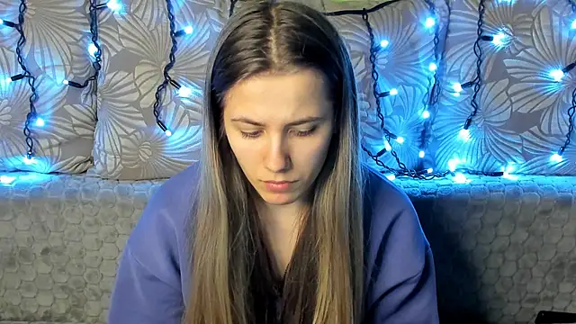 Snapshot of MaggieCake chatting on 12/14/24, 03:51 MaggieCake online show from 12/14/24, 03:51