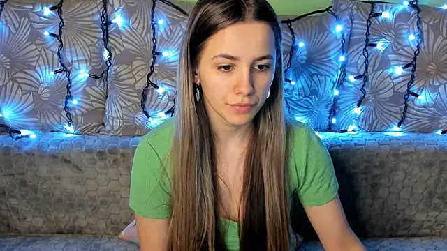 Snapshot of MaggieCake chatting on 12/20/24, 07:12 MaggieCake online show from 12/20/24, 07:12