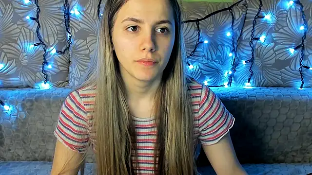 Snapshot of MaggieCake chatting on 12/24/24, 03:49 MaggieCake online show from 12/24/24, 03:49