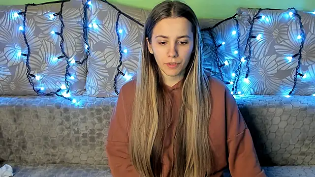 Snapshot of MaggieCake chatting on 12/26/24, 03:59 MaggieCake online show from 12/26/24, 03:59