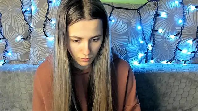 Snapshot of MaggieCake chatting on 01/04/25, 04:01 MaggieCake online show from 01/04/25, 04:01