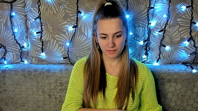 Snapshot of MaggieCake chatting on 01/28/25, 05:00 MaggieCake online show from 01/28/25, 05:00