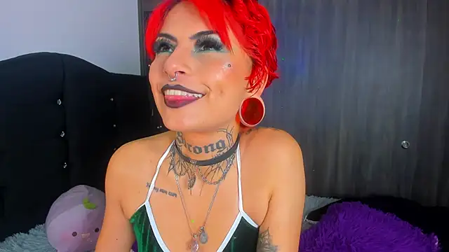 Snapshot of Rainnbow_ chatting on 12/20/24, 04:20 Rainnbow online show from 12/20/24, 04:20
