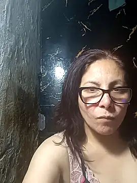 Snapshot of Anypink chatting on 11/04/25, 10:20 Anypink online show from 11/04/25, 10:20