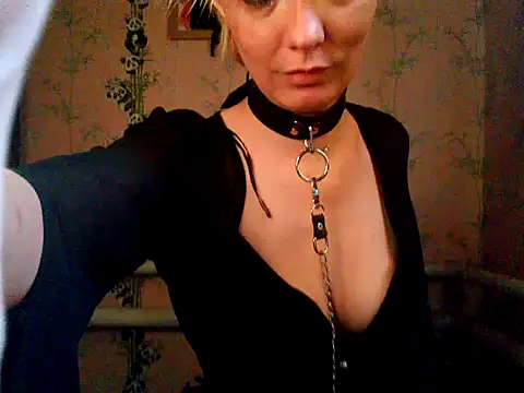 WildMissNiks online show from 10/28/25, 09:13