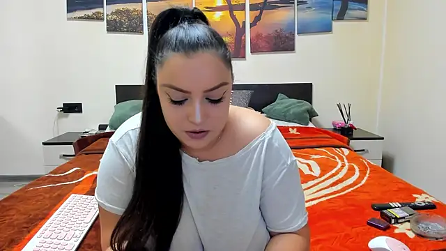 adelline online show from 12/13/24, 10:13